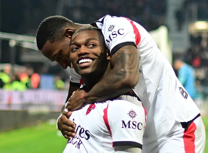 img of El AC Milan asalta el liderato con Pervis Estupiñán de titular